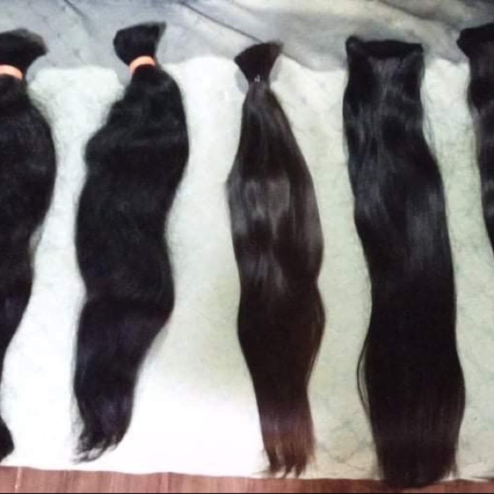 Virgin human hair bundles